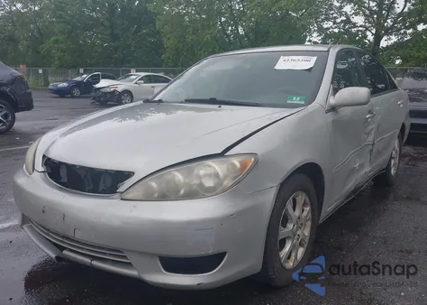 2005 Toyota Camry Le/Se/Xle z USA, uszkodzony, nr VIN 4T1BE30K75U974521